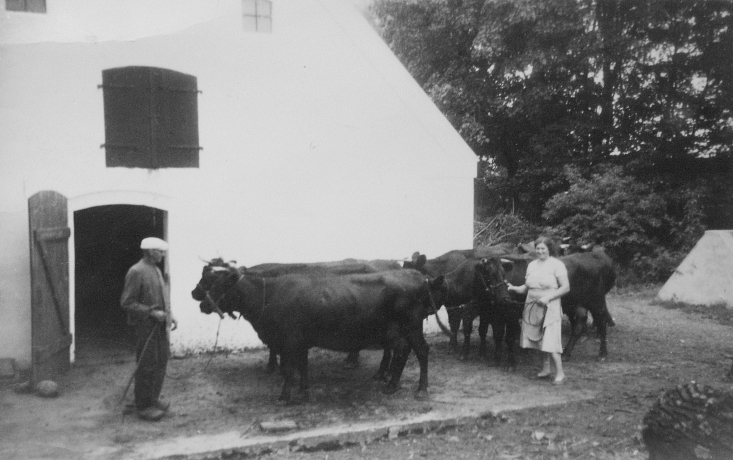 Mathias og husholderinden Henny Danielsen ca. 1938